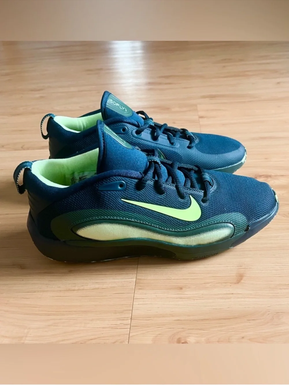 Nike Isofly GS Navy Blue Green Kid Size 6.5Y or 8 Womens Sneakers Shoes